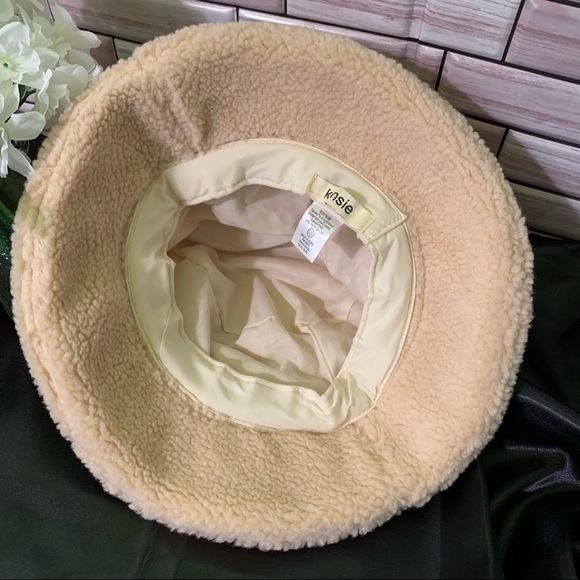 kensie NWT Sherpa Style Hat w/2.5” Brim Pale/Lt. Pink Elastic OS - Picture 6 of 10